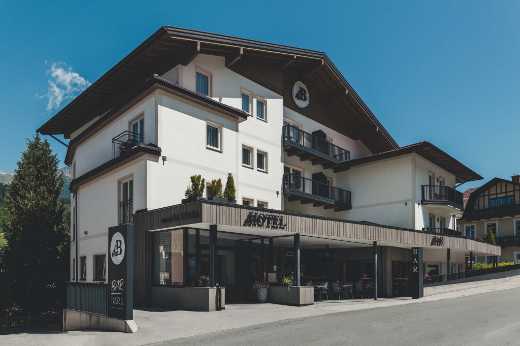 hotel aussenansicht sommer 1